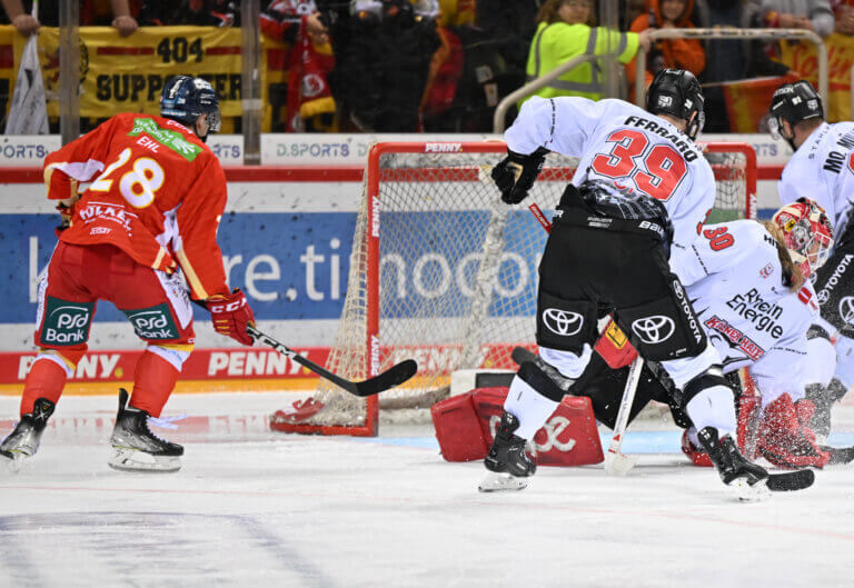 01DSC 0767 768x529 - DERBYSIEG ! DEG SCHLÄGT DIE HAIE 3:2 !