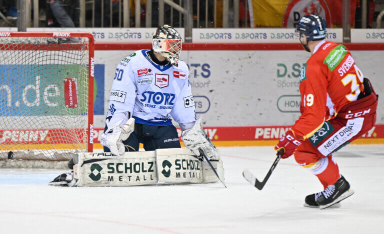 03DSC 7663 768x469 - DEG RINGT SCHWENNINGEN ZWEI WICHTIGE PUNKTE AB