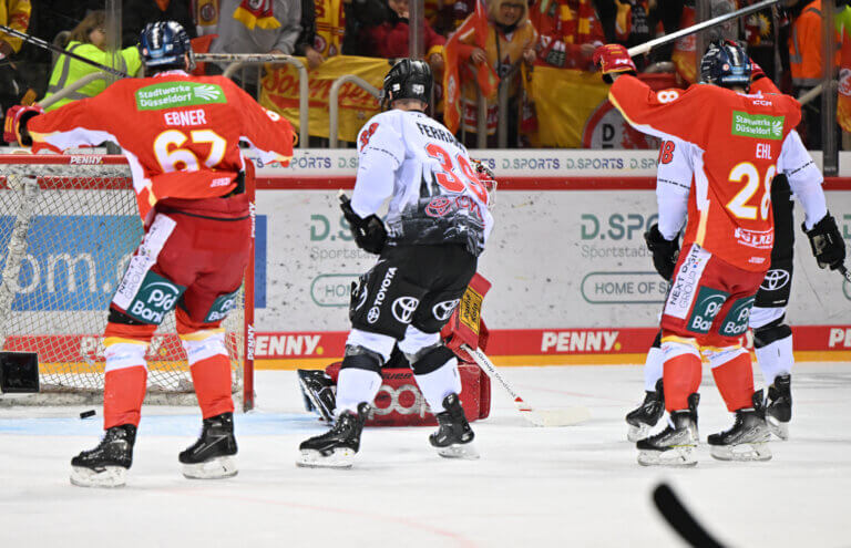 04DSC 0623 768x495 - DERBYSIEG ! DEG SCHLÄGT DIE HAIE 3:2 !